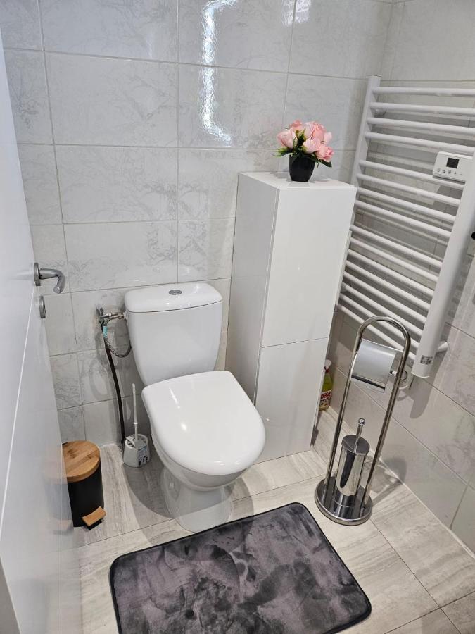 Chez Angela Appartement Avec Terrasse Bbq Et Jacuzzi Fresnes-Sur-Marne Exterior photo