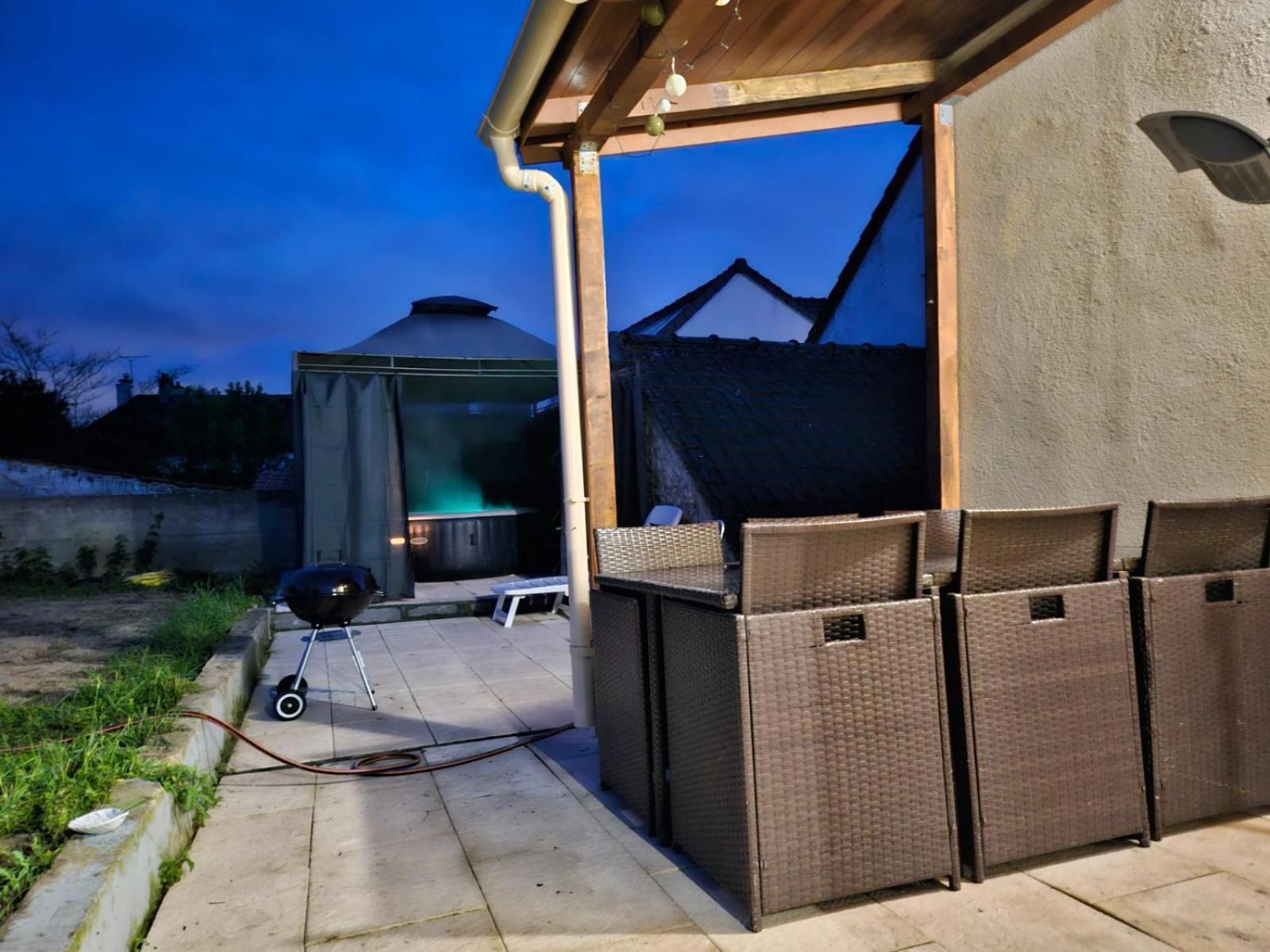 Chez Angela Appartement Avec Terrasse Bbq Et Jacuzzi Fresnes-Sur-Marne Exterior photo
